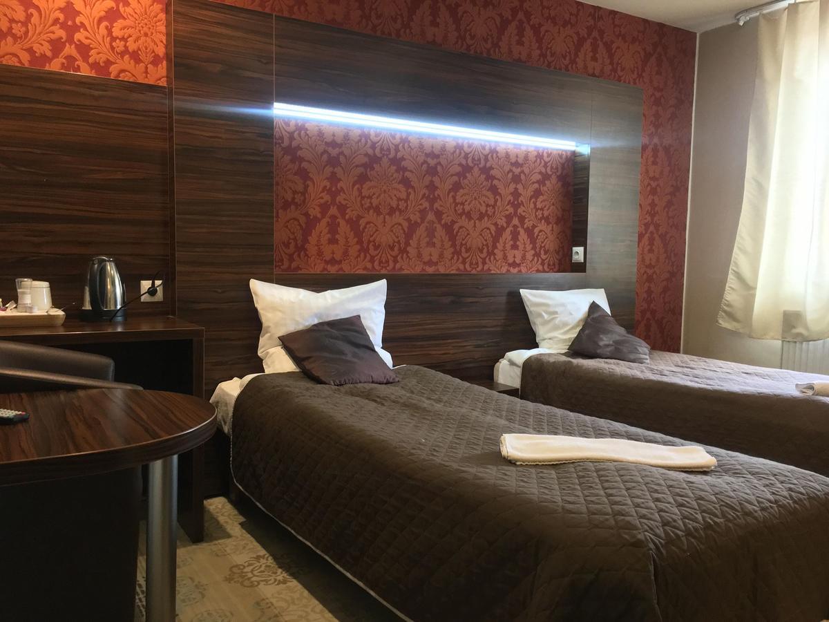 Hotel Gosciniec Jurajski à Zarki Extérieur photo